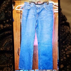NWOT..Signature by Levi Strauss Women's Jeans